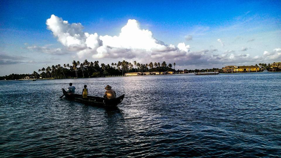 Golden Beach Home Stay Alappuzha Екстериор снимка